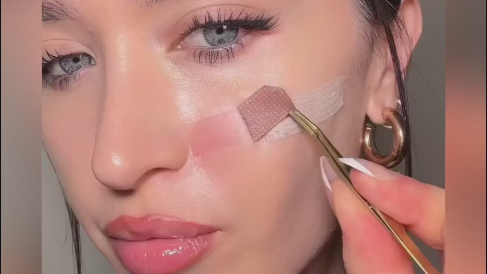 Carica il video: 